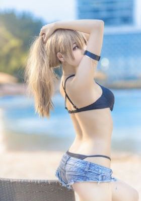 色控女郎乌莉金